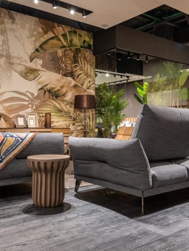 les tendances incontournables pour votre salon avec un Papier peint panoramique