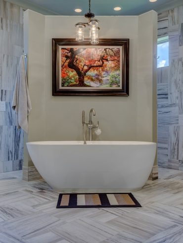 Inspiration pour une salle de bain en marbre et bois