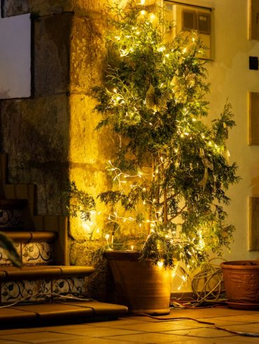 décorer un escalier pour Noël de manière festive