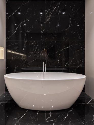 Guide complet pour passer d'une baignoire à une douche en quelques étapes simples
